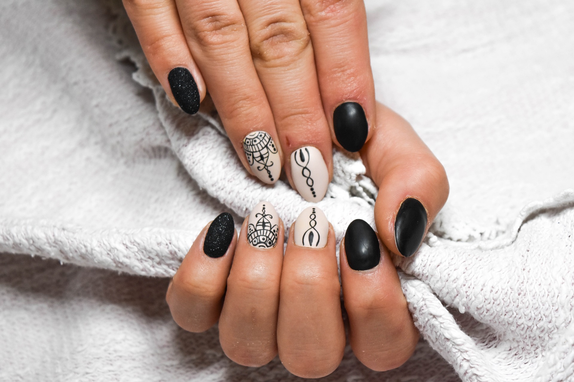 black and white nails